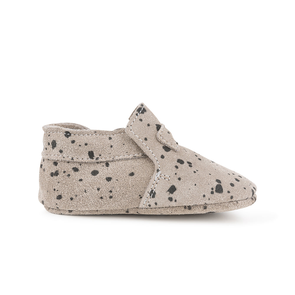 Mavies First Steps | Grey Paint